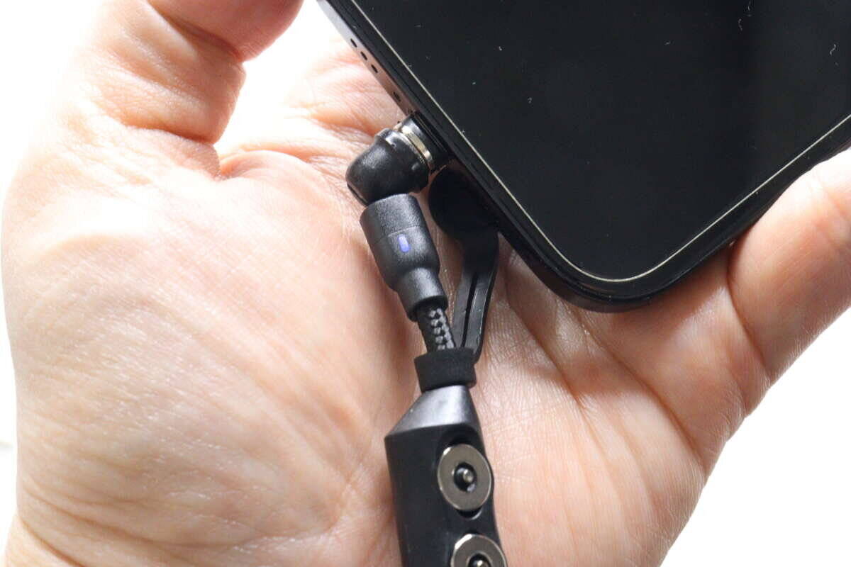 100均で700円…悩むけどこれは買い！「家電屋さんだと高いのよ…」1つで便利な電気小物