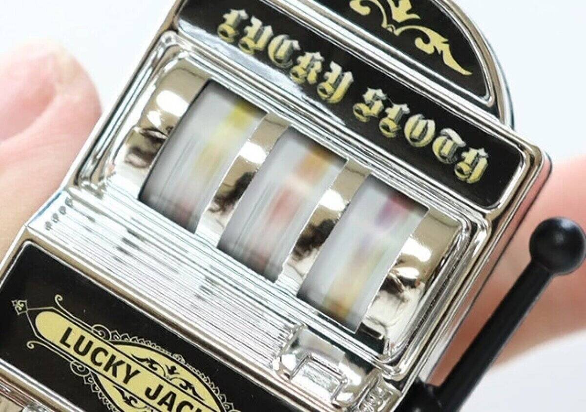 100均で見つけて思わず2度見！「細部までリアルすぎ！」本物そっくりなキーホルダー
