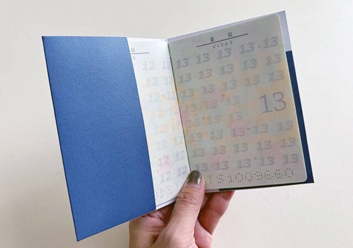 100均の“うっすいケース”が本気で使える！かさばらずノンストレス！身軽に持ち運べる名品
