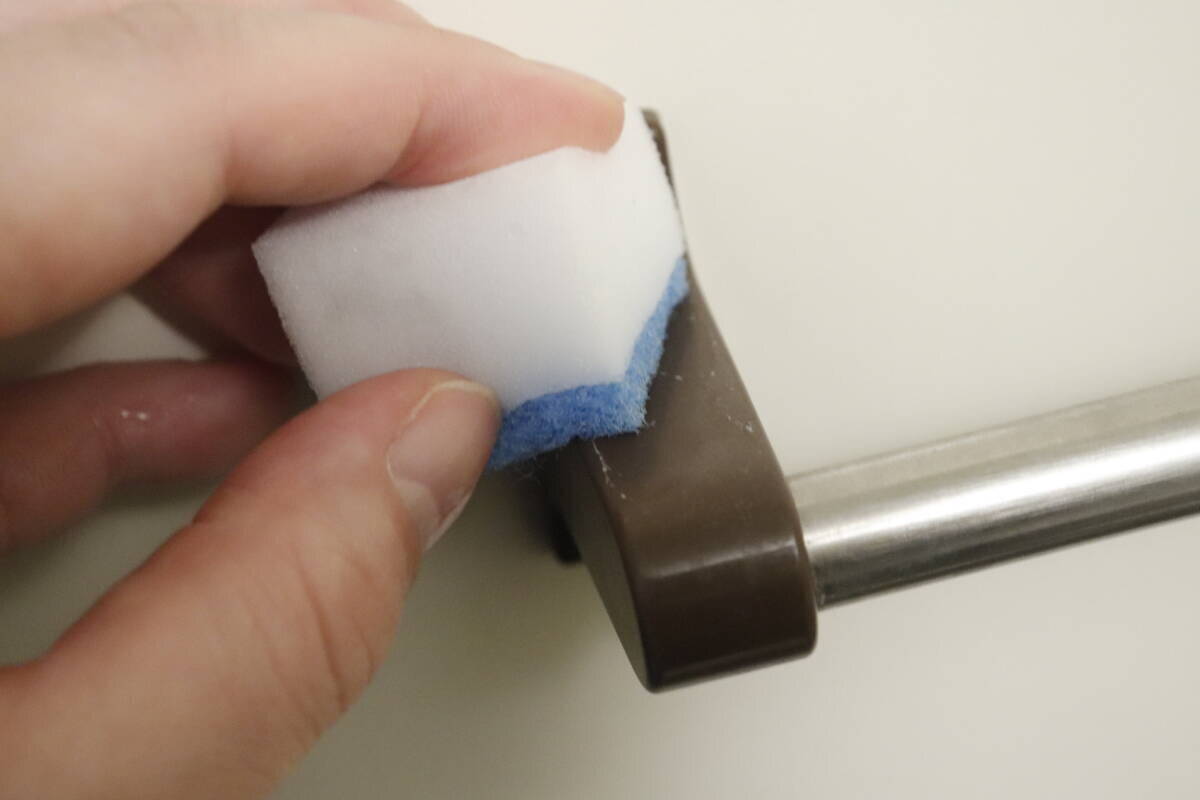 100均で人気の定番アイテムが大進化！「小さいのにいい仕事する！」2層構造の優秀スポンジ