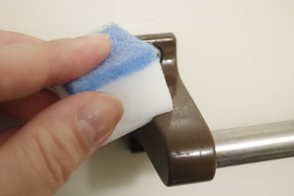 100均で人気の定番アイテムが大進化！「小さいのにいい仕事する！」2層構造の優秀スポンジ