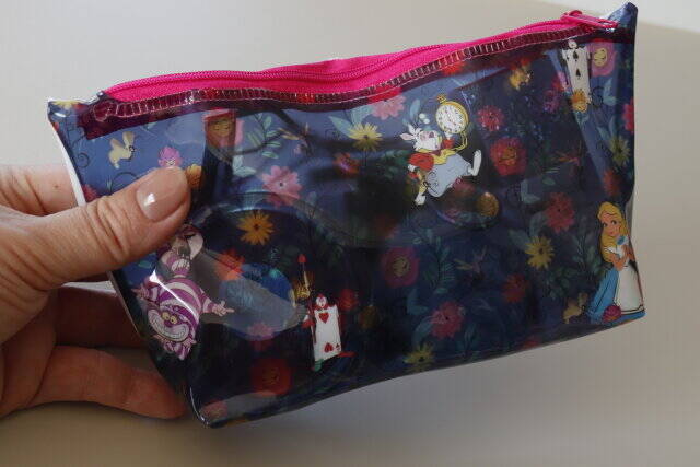 ダイソーで買わない理由が見つかりません…！集めたくなる可愛さ♡大人もハマる人気キャラポーチ