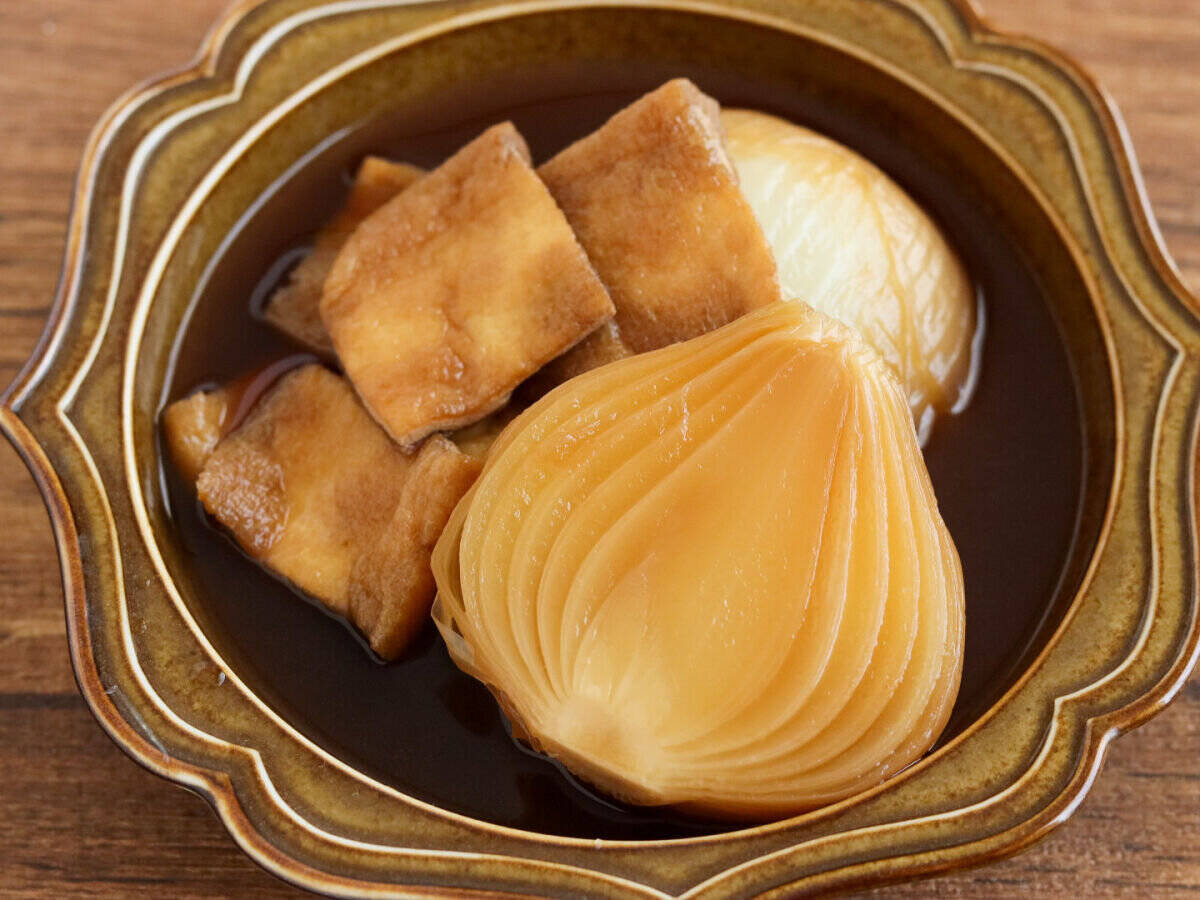 簡単なのにコク旨とろっとろ！コウケンテツさんの「新玉ねぎと油揚げのスープ煮」作ってみた！