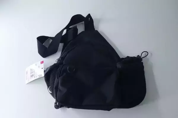“だけの使い方”じゃ勿体ない！旅行用にも便利な高機能すぎる100均バッグ