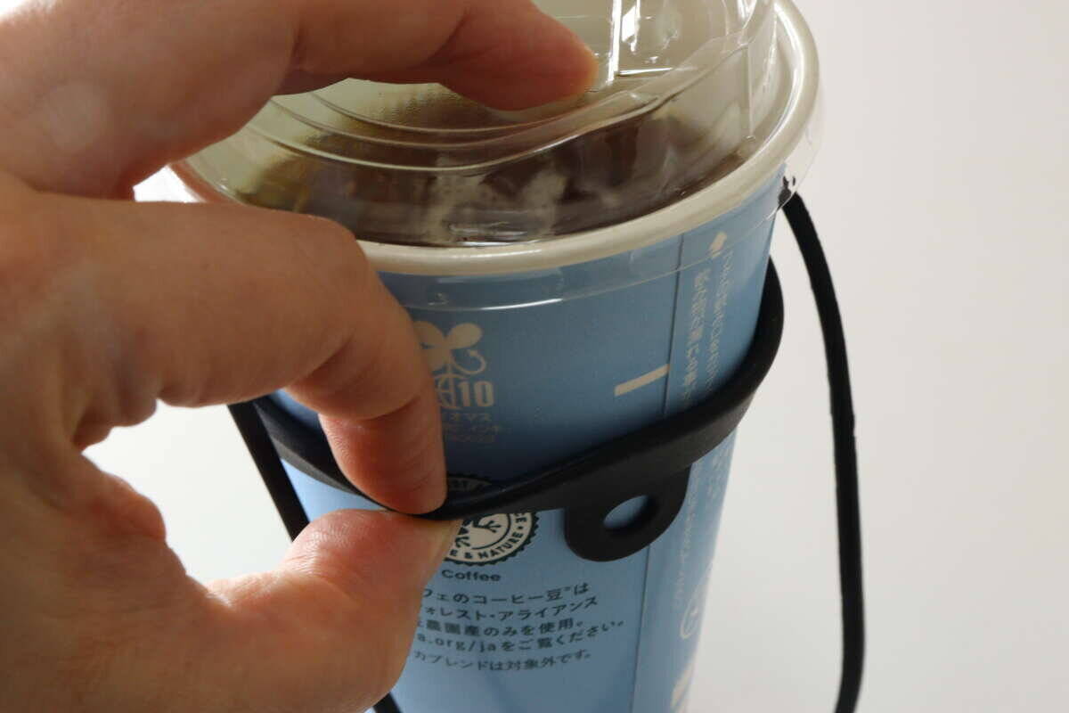 100均で買ったら快適すぎて沼…♡「バッグに常備してます」「手が空いて持ち運びが楽～」