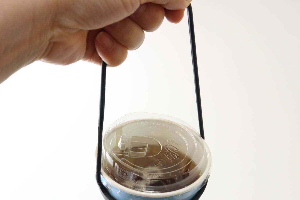 100均で買ったら快適すぎて沼…♡「バッグに常備してます」「手が空いて持ち運びが楽～」