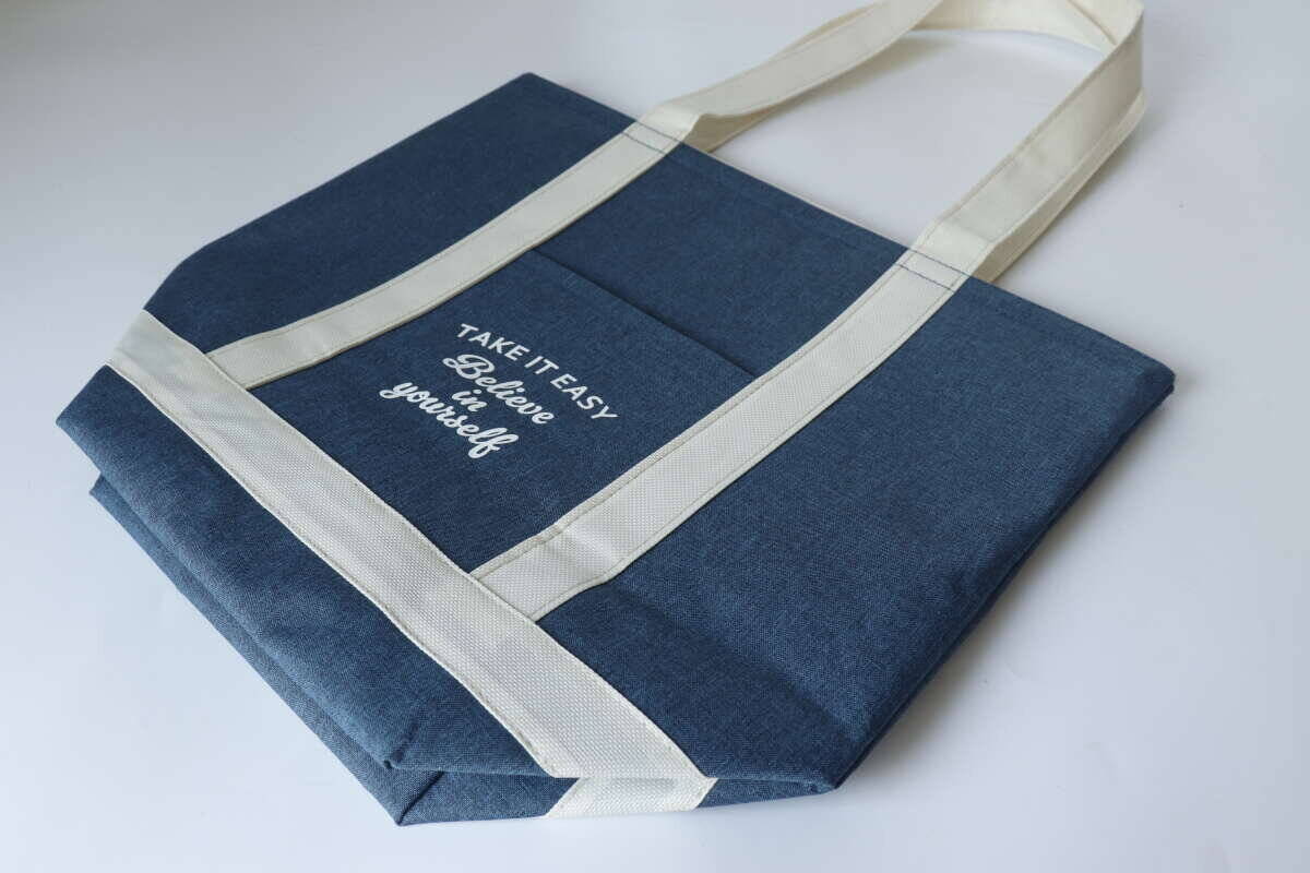 100均のバッグが想像以上に使える！「2Lボトルも余裕」お買い物に革命が起きる300円名品