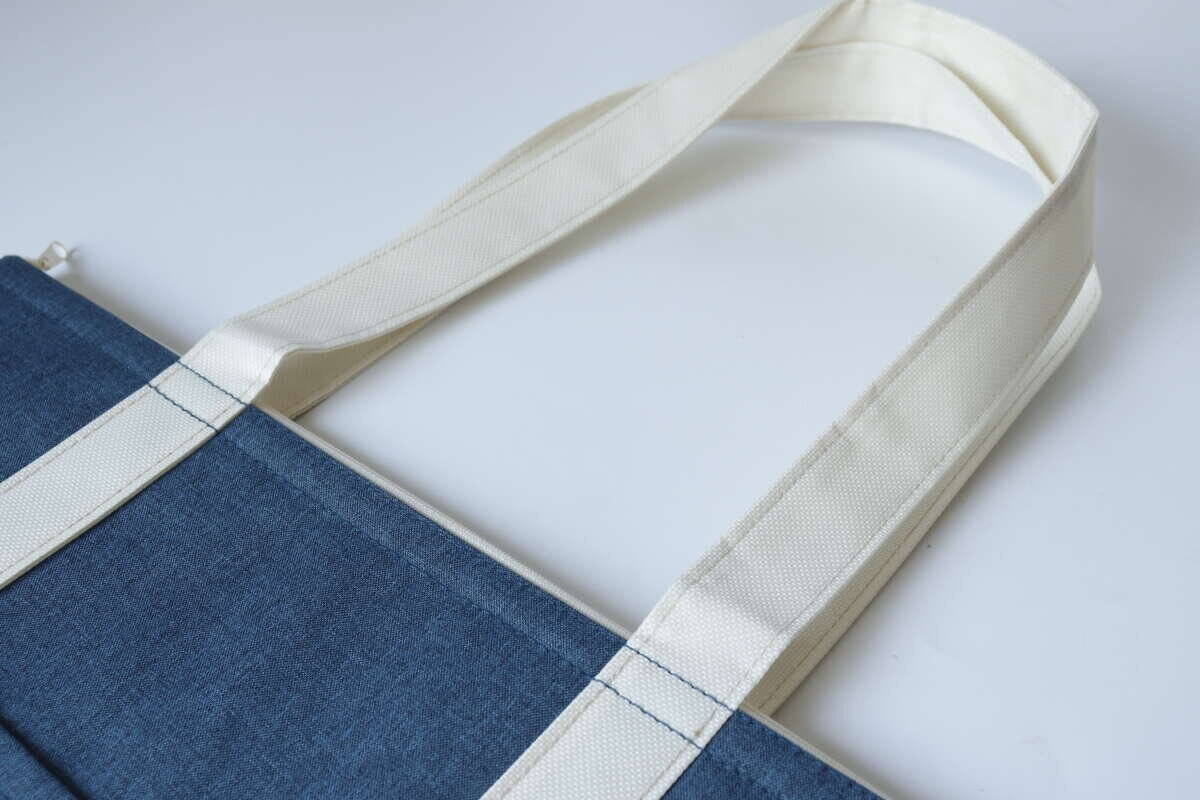 100均のバッグが想像以上に使える！「2Lボトルも余裕」お買い物に革命が起きる300円名品