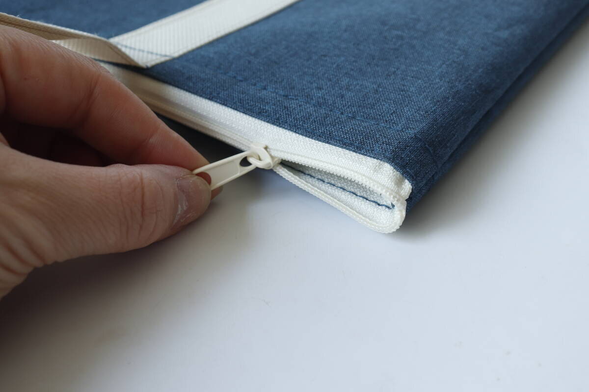 100均のバッグが想像以上に使える！「2Lボトルも余裕」お買い物に革命が起きる300円名品