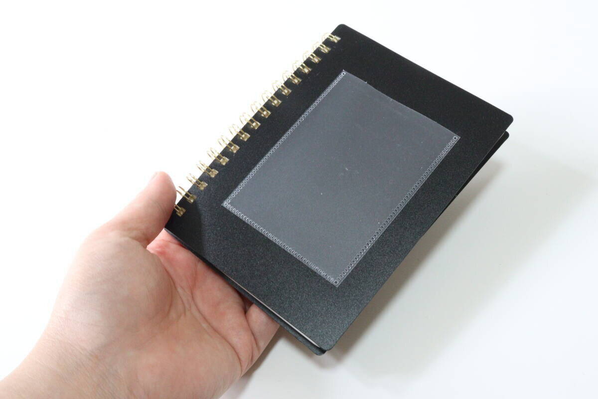 100均でついに見つけた！「もう手作りしなくていいんだ！」アレがぴったり入る優秀ノート