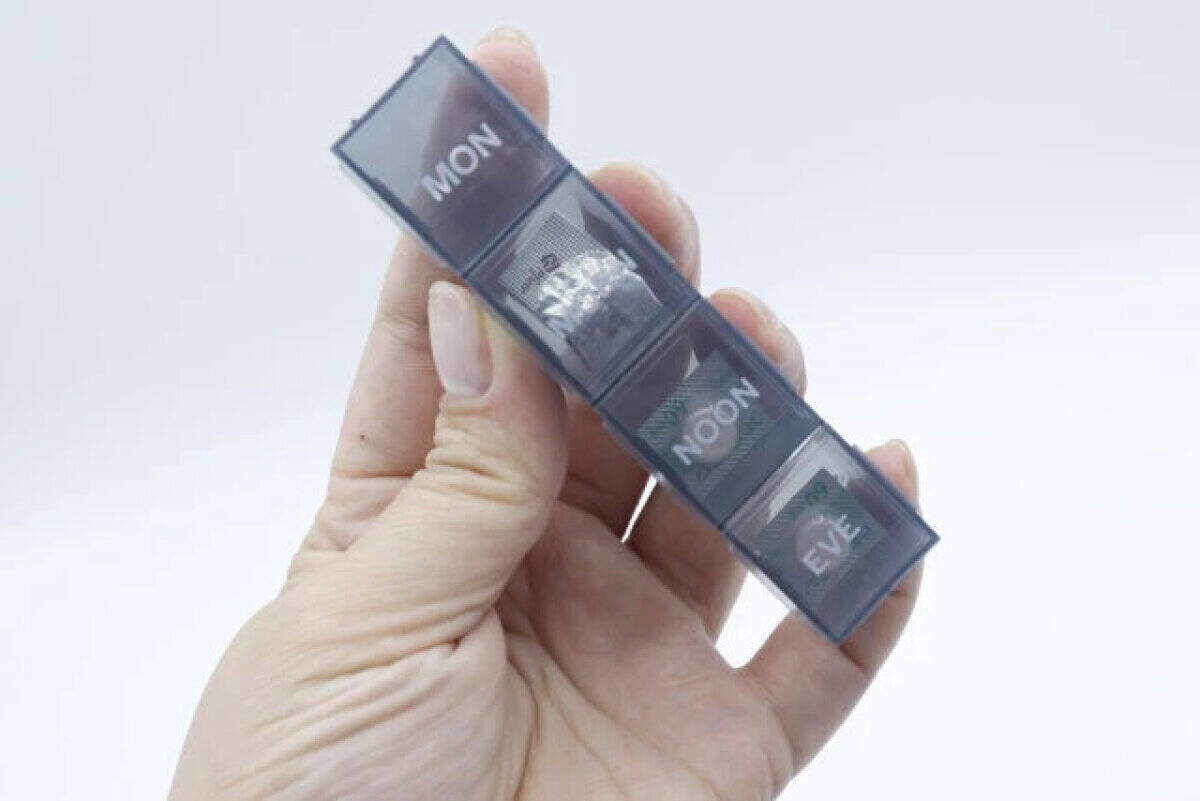 100円ってどうかしてる！「こういうのがいいのよ！」使い勝手抜群な専用ケース3選