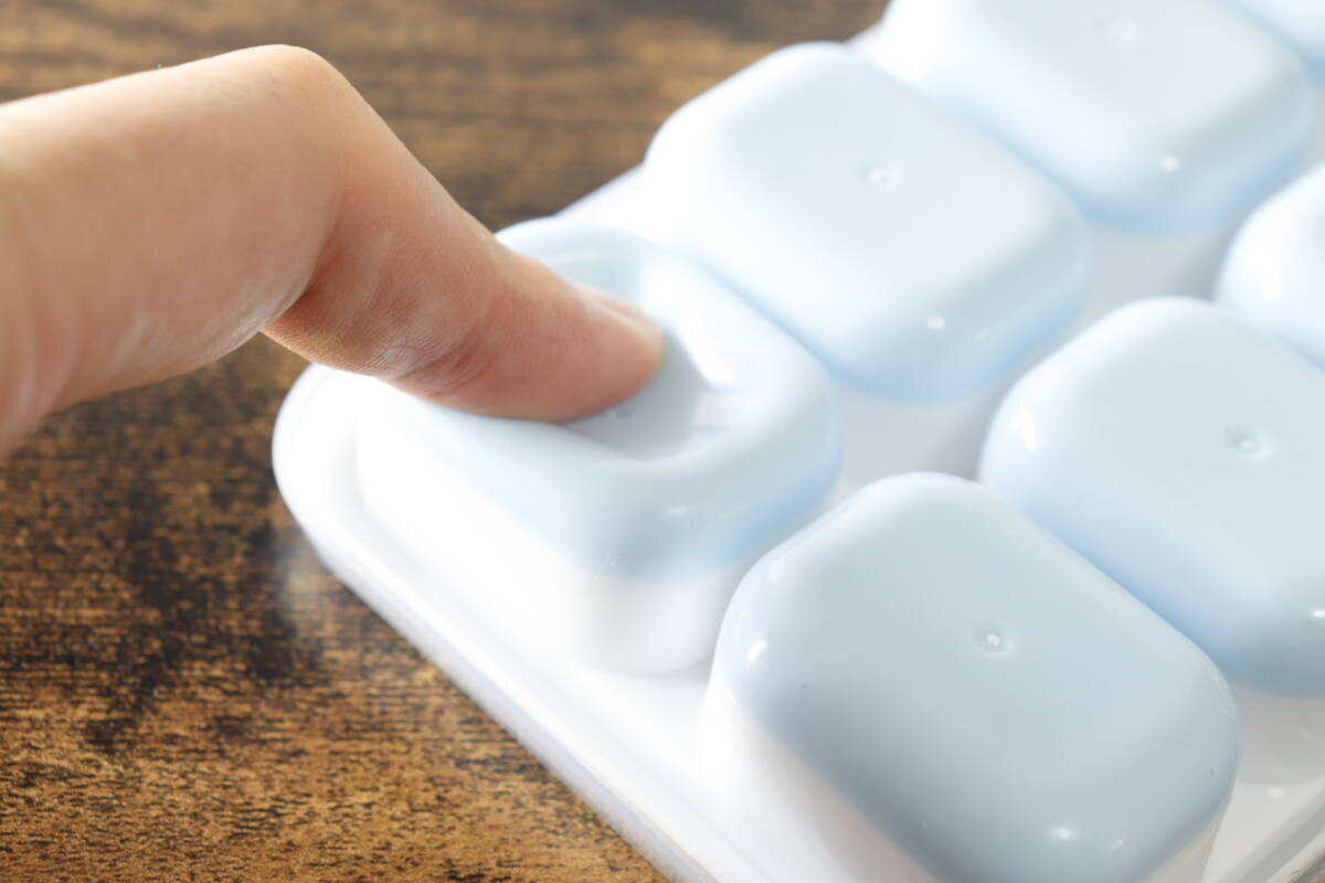 セリアでも売ってたんだ！気持ちいい位にするっと外れる！ストックづくりが捗るキッチングッズ