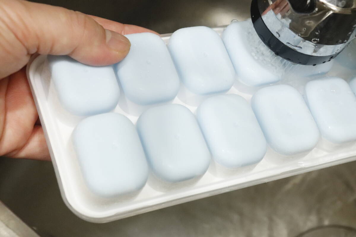 セリアでも売ってたんだ！気持ちいい位にするっと外れる！ストックづくりが捗るキッチングッズ