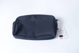 100均でいいの買っちゃった！「結局こういうのが最強に使える！」究極にシンプルな黒ポーチ