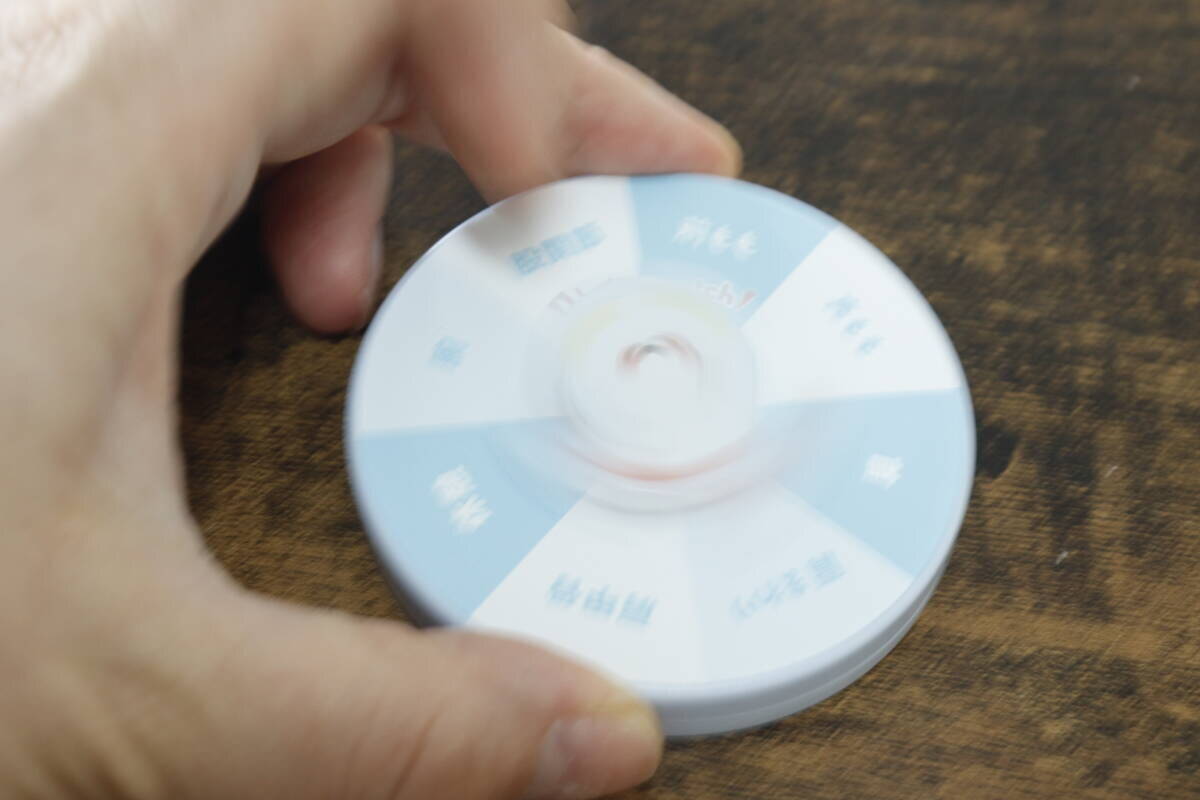 100均で見つけて思わず笑った「くだらないけどついやっちゃう…」一風変わったミラー