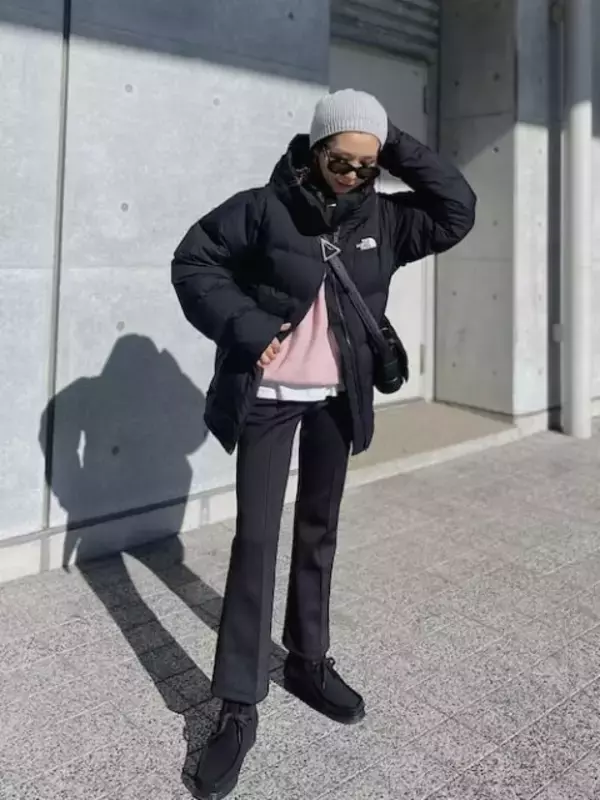 おしゃれさんがこぞって取り入れてる！大人はこう着て♡【ノースフェイス】の黒ダウンコーデ