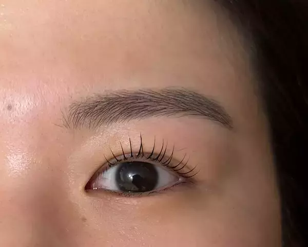 垢抜け美女の眉は今みんなコレ！ほんのりアーチ眉の作り方