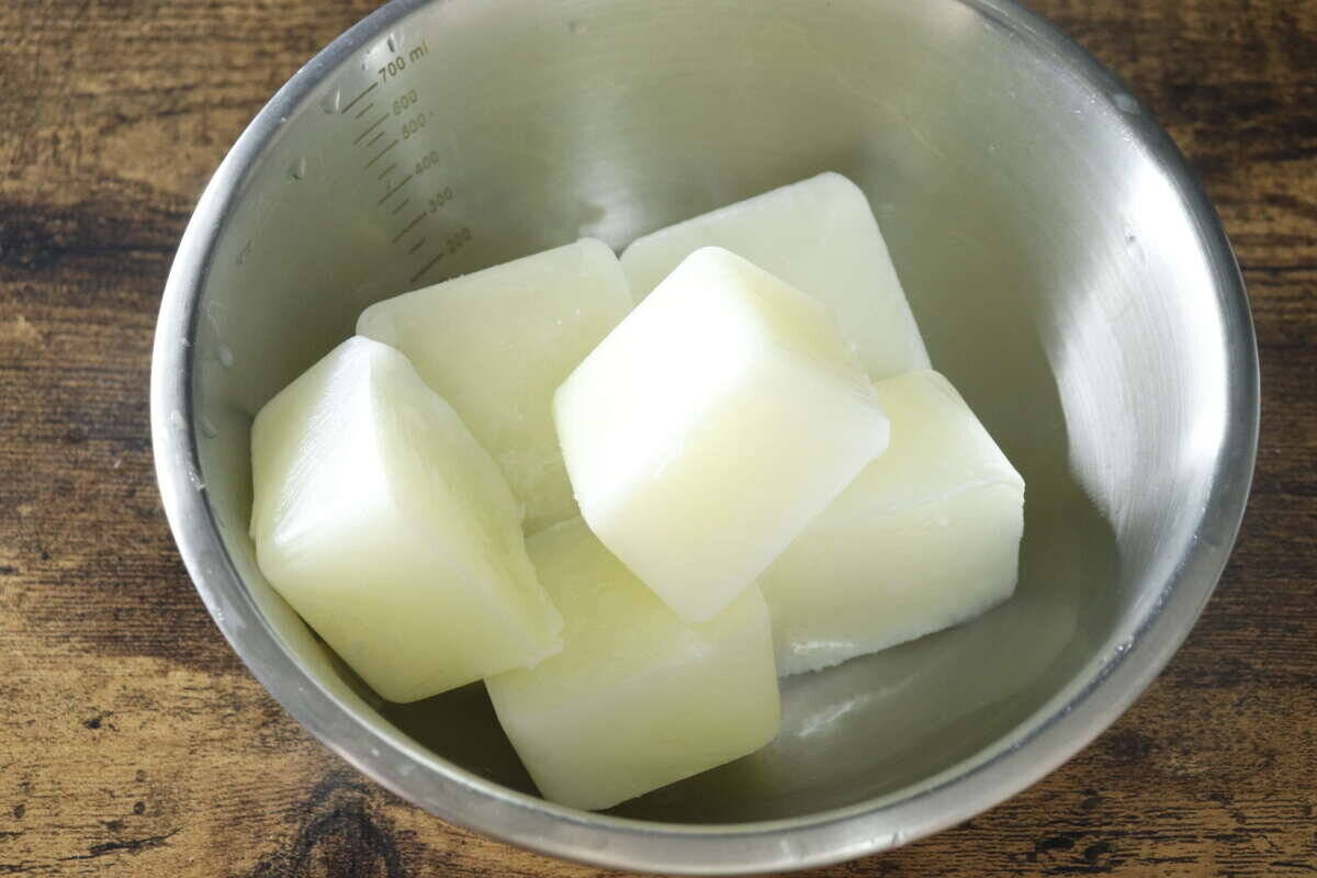 セリアの製氷皿で無駄ゼロに！「いつの間にか賞味期限切れがち…」おすすめ冷凍ストック