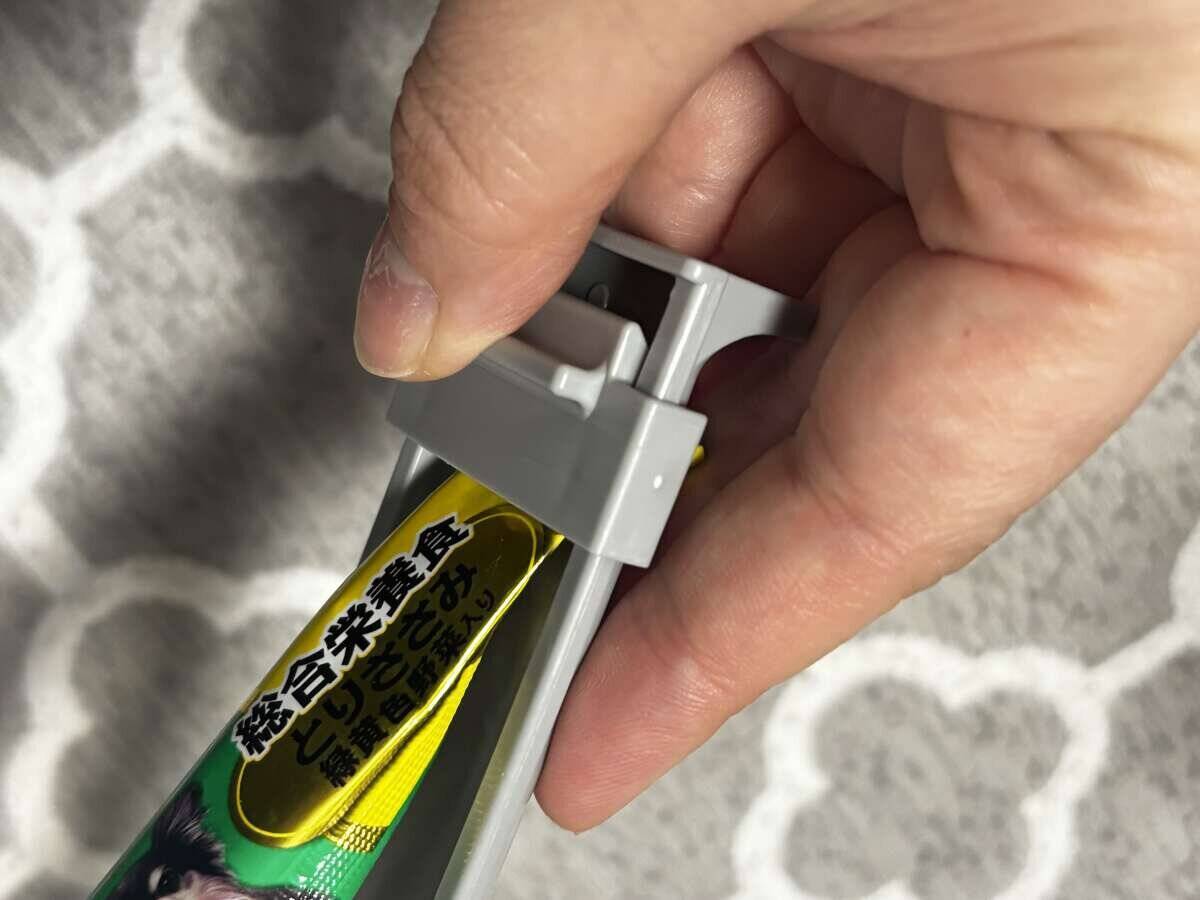 新タイプ出た！メーカー品だと1000円くらいする…！絞り器付きの100均の高機能スプーン