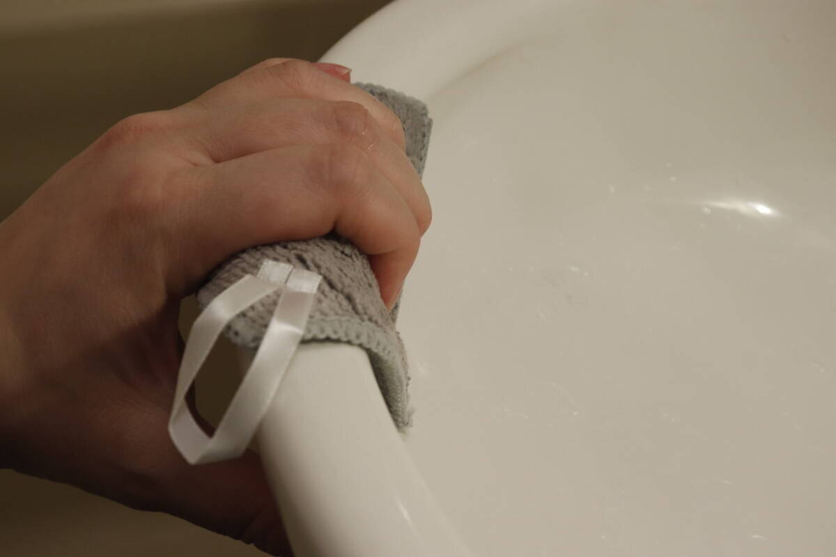 100均のこれもう手放せない！水だけでここまで落とせるの！？洗剤いらずの家事楽クリーナー