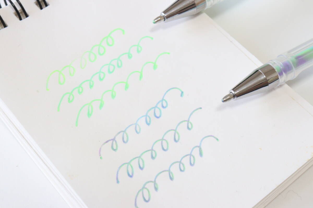 100均で見つけたペンが凄い！「なんだこれは…！」「二度と同じ色は出ないってロマンある」