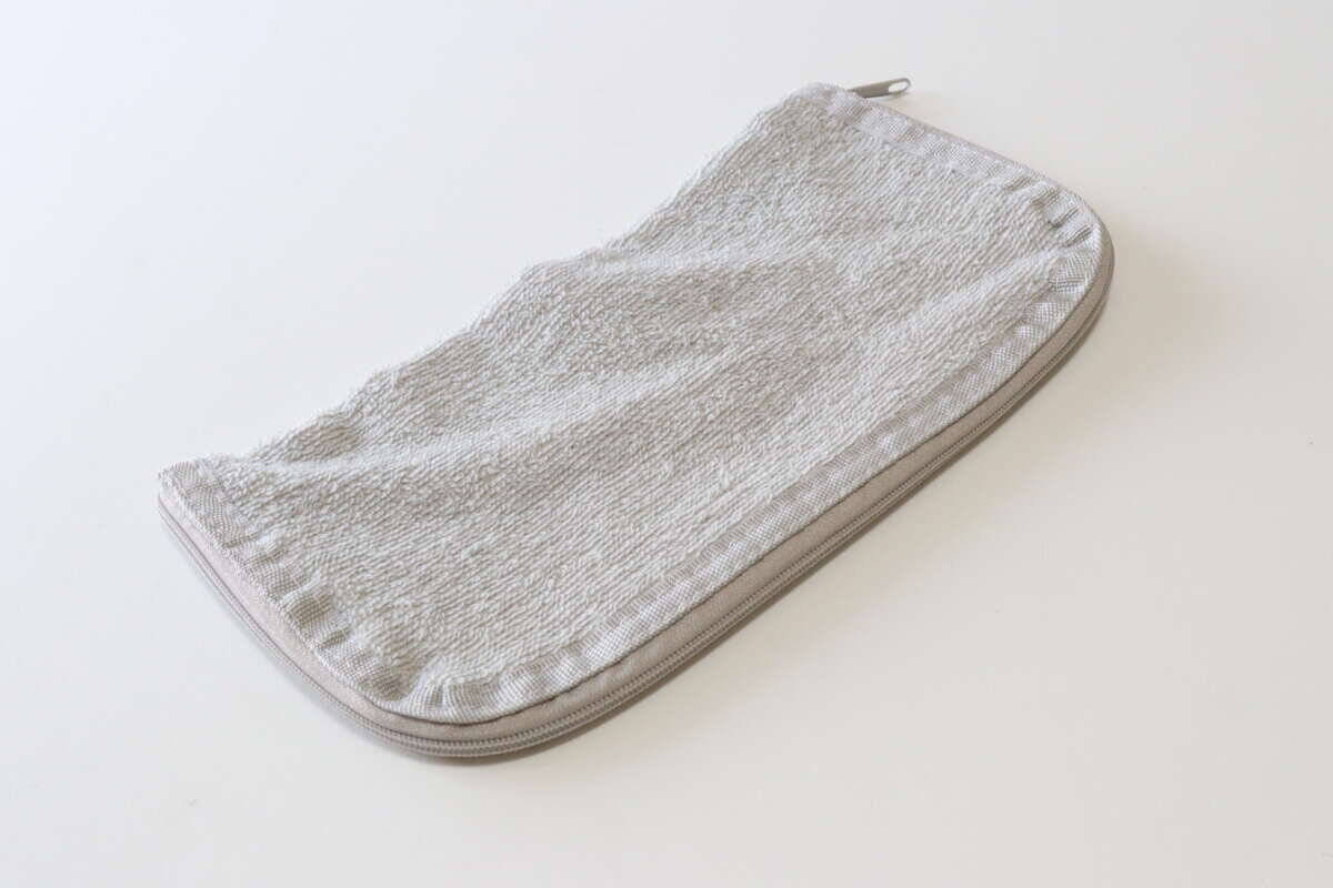 100均ですごいの見つけた！「ハンカチのように見せかけて実は…？」隠し上手な便利グッズ