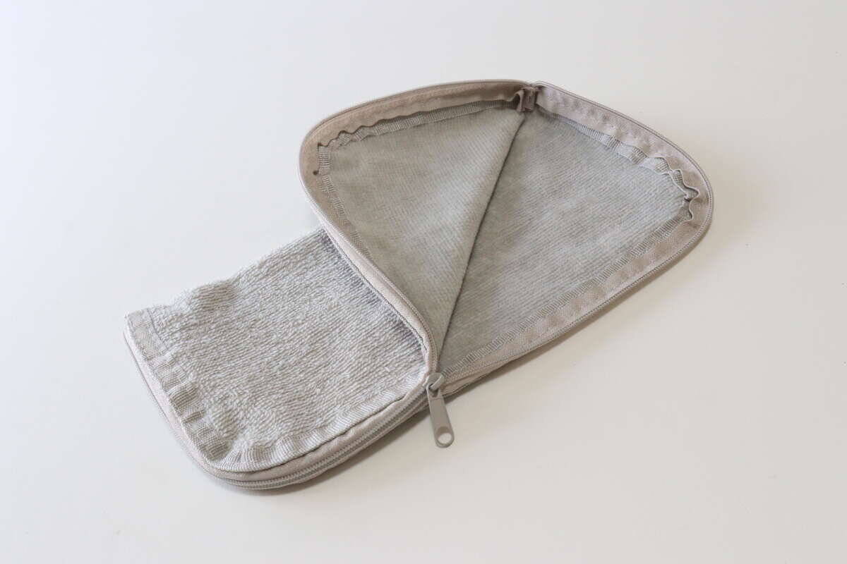 100均ですごいの見つけた！「ハンカチのように見せかけて実は…？」隠し上手な便利グッズ