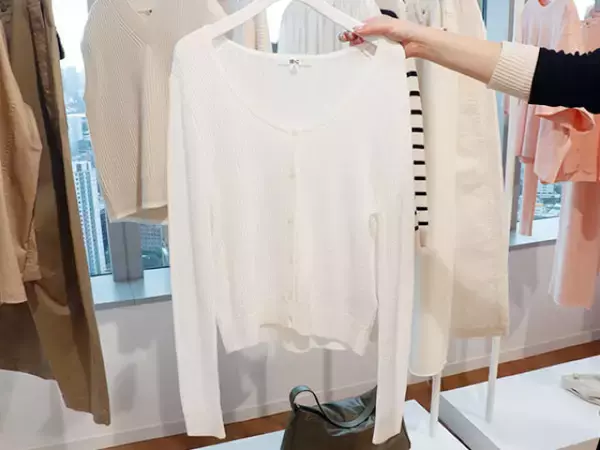 ついに発売開始♡ユニクロ新作コラボはこれが狙い目！今買ってすぐ着られるトップス3選