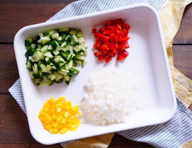 野菜がたっぷりとれる！タサン志麻さんの柔らかジューシー「豚肉ソテー」再現レシピ