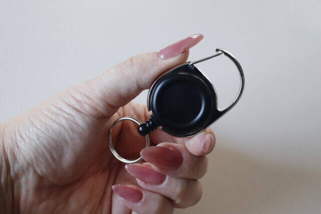 ダイソーのコレ鍵につけとくと便利だよ～！諦めてたバッグにもつけられる便利なキーホルダー