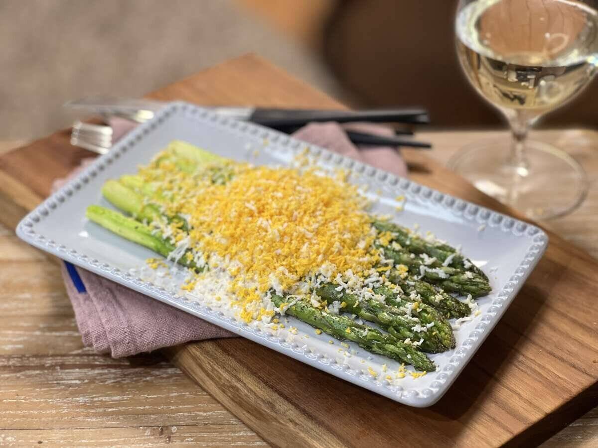 アスパラガスとゆで卵だけ！とにかく簡単で美味しい！アスパラガスのミモザ風サラダ