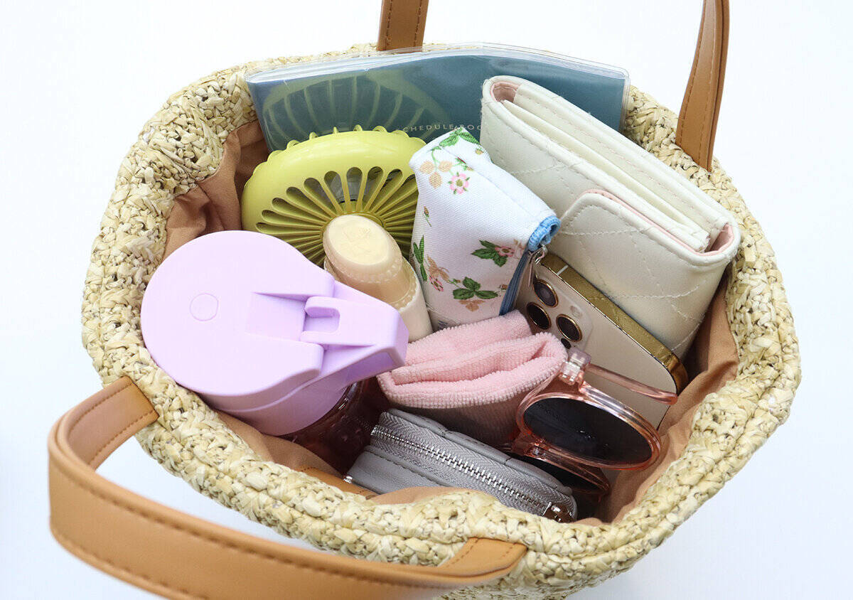 これが付録って凄すぎ…！可愛すぎて争奪戦不可避♡夏に頼れる日焼けハローキティのかごバッグ