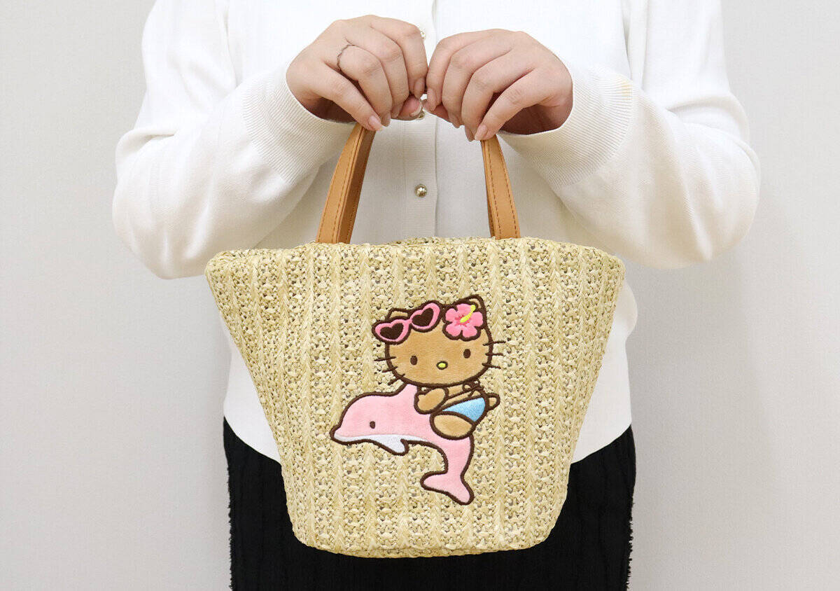 これが付録って凄すぎ…！可愛すぎて争奪戦不可避♡夏に頼れる日焼けハローキティのかごバッグ