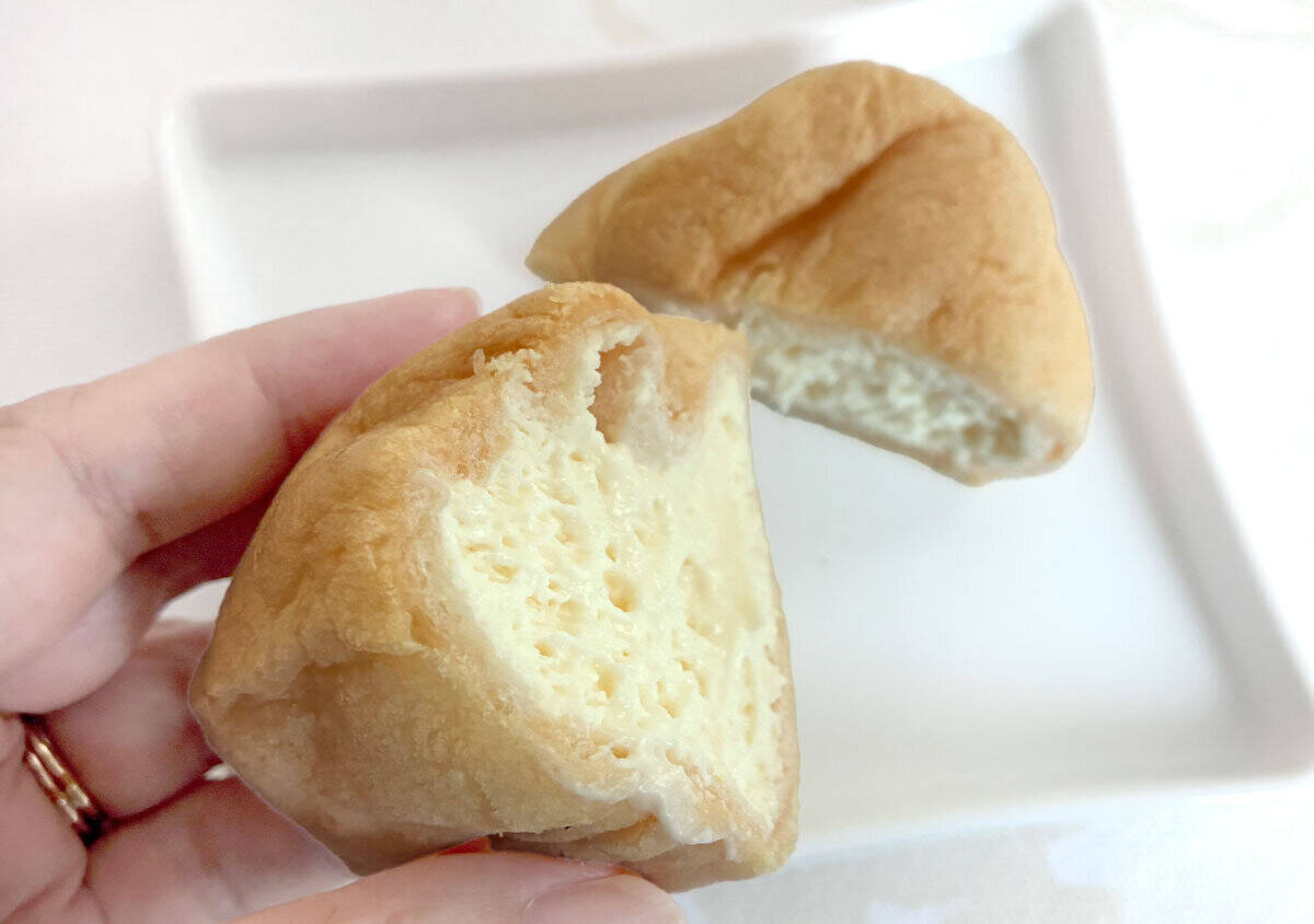 ファミマがやってくれた！たっぷりクリームがたまらん♡口の中が幸せになる新作シュークリーム