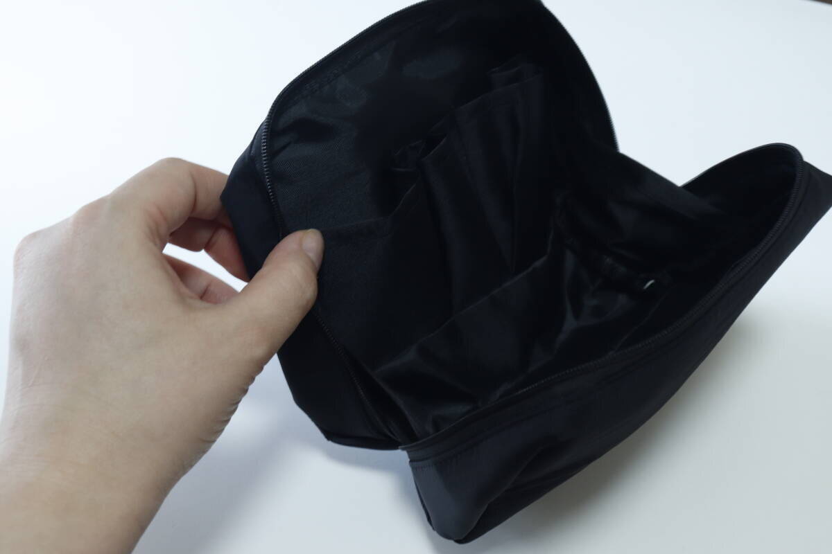 100均で大当たりなポーチを発見！「見た目以上に収納力が高い！」「ガバッと開くのが良い！」