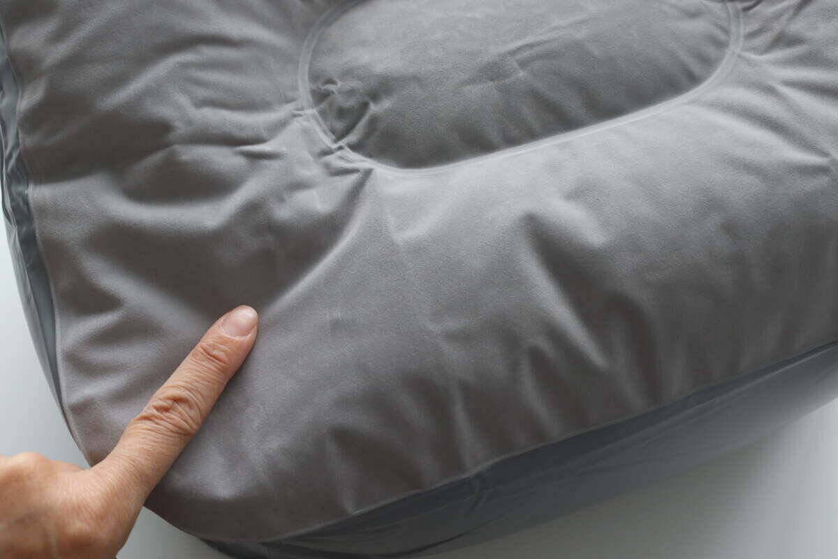 100均で見つけたまさかの携帯用！「長時間移動が楽になる」「旅行の前に買って正解」