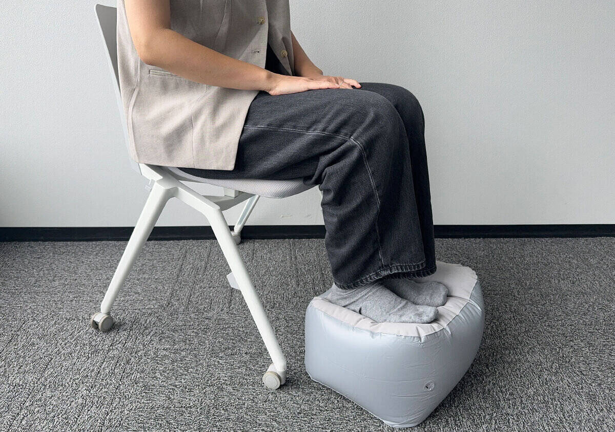 100均で見つけたまさかの携帯用！「長時間移動が楽になる」「旅行の前に買って正解」