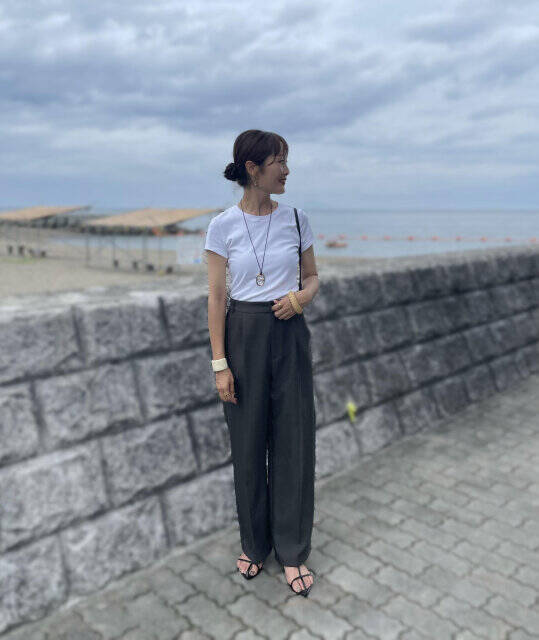 実はユニクロのTシャツが大人の着やせに有効です！めちゃ使えるのに激安のセールトップス