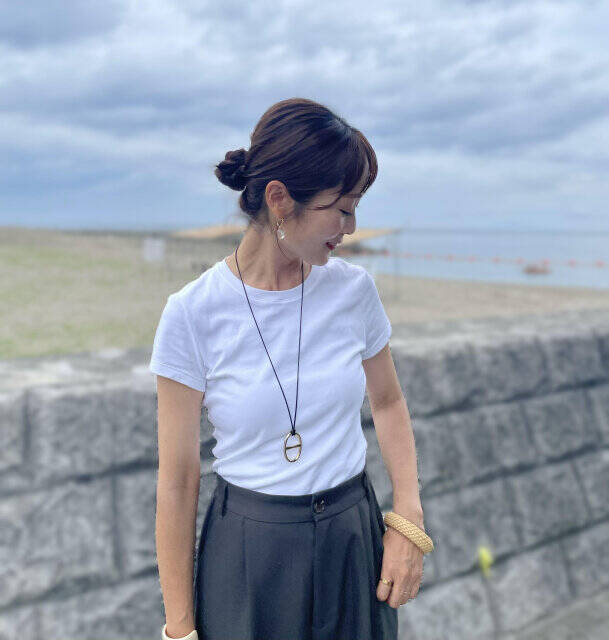 実はユニクロのTシャツが大人の着やせに有効です！めちゃ使えるのに激安のセールトップス