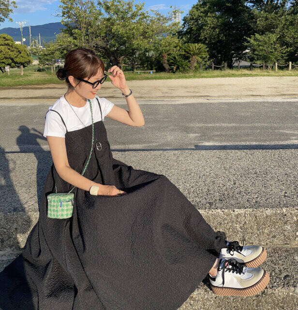 実はユニクロのTシャツが大人の着やせに有効です！めちゃ使えるのに激安のセールトップス