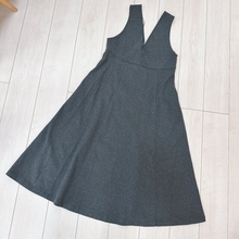 ユニクロで人気のジャンスカ…どう着るのが正解？古見えNGコーデvs今っぽOKコーデ