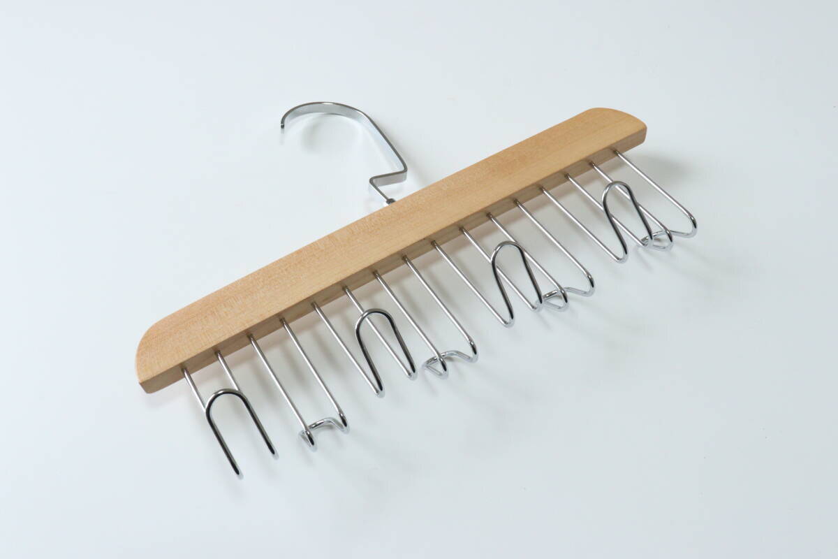 100均のハンガーが想像以上に使える！じゃない使い方も便利な吊るす収納グッズ