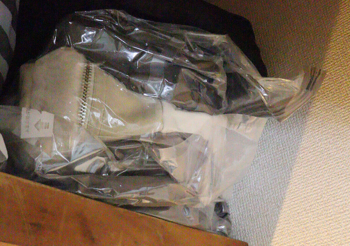 欲しかったのはコレ！厚手のアウターが掃除機いらずでぺったんこ！100均の大容量の優秀圧縮袋