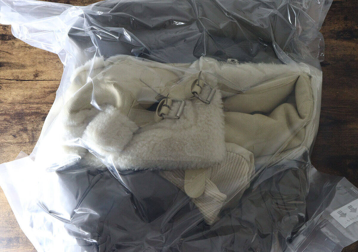 欲しかったのはコレ！厚手のアウターが掃除機いらずでぺったんこ！100均の大容量の優秀圧縮袋