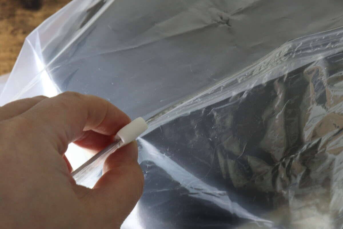 欲しかったのはコレ！厚手のアウターが掃除機いらずでぺったんこ！100均の大容量の優秀圧縮袋