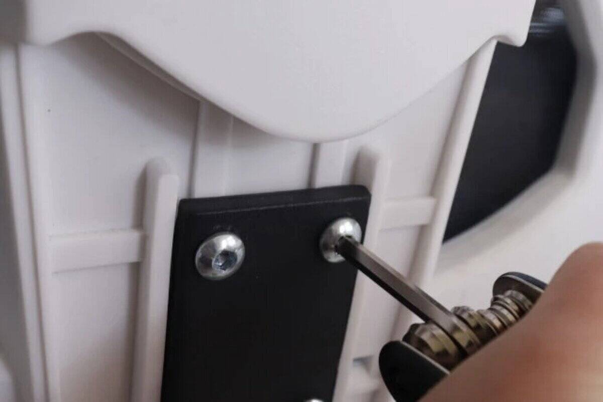 先に100均見といて正解！「これ1つあれば最強じゃん！」工具箱要らずのコンパクト工具