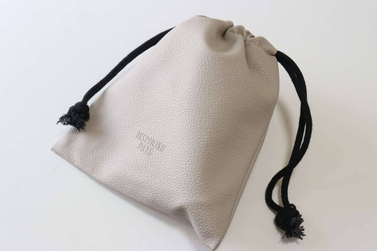 100均でついに理想形を発見！「大人が本気で使える！」100円とは思えない高見え巾着