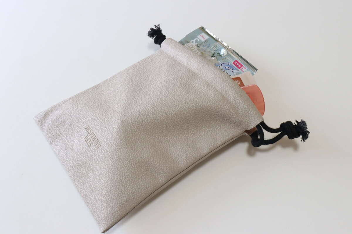 100均でついに理想形を発見！「大人が本気で使える！」100円とは思えない高見え巾着