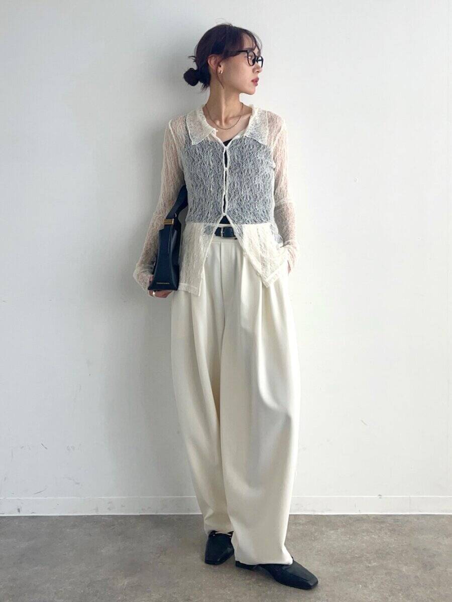 「透け感×白ワイドパンツ」マネするだけで涼しげ美人♡おしゃれな人着こなし大公開！