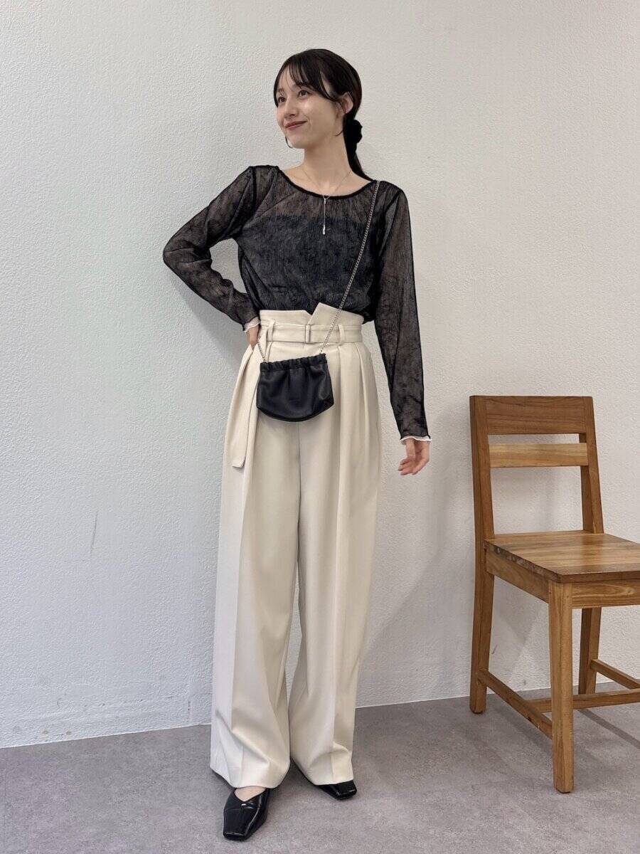 「透け感×白ワイドパンツ」マネするだけで涼しげ美人♡おしゃれな人着こなし大公開！